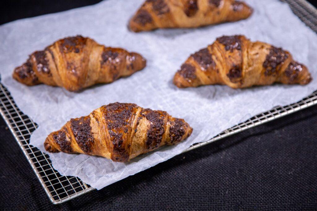 CROISSANT R2B with HAZELNUT PRALINE FILLING
