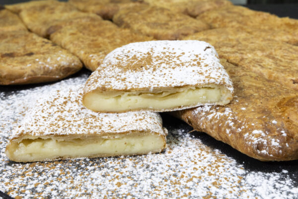 ΝΗΣΤΙΣΙΜΗ ΜΠΟΥΓΑΤΣΑ ΦΥΛΛΟ ΑΕΡΟΣ ΚΡΕΜΑ