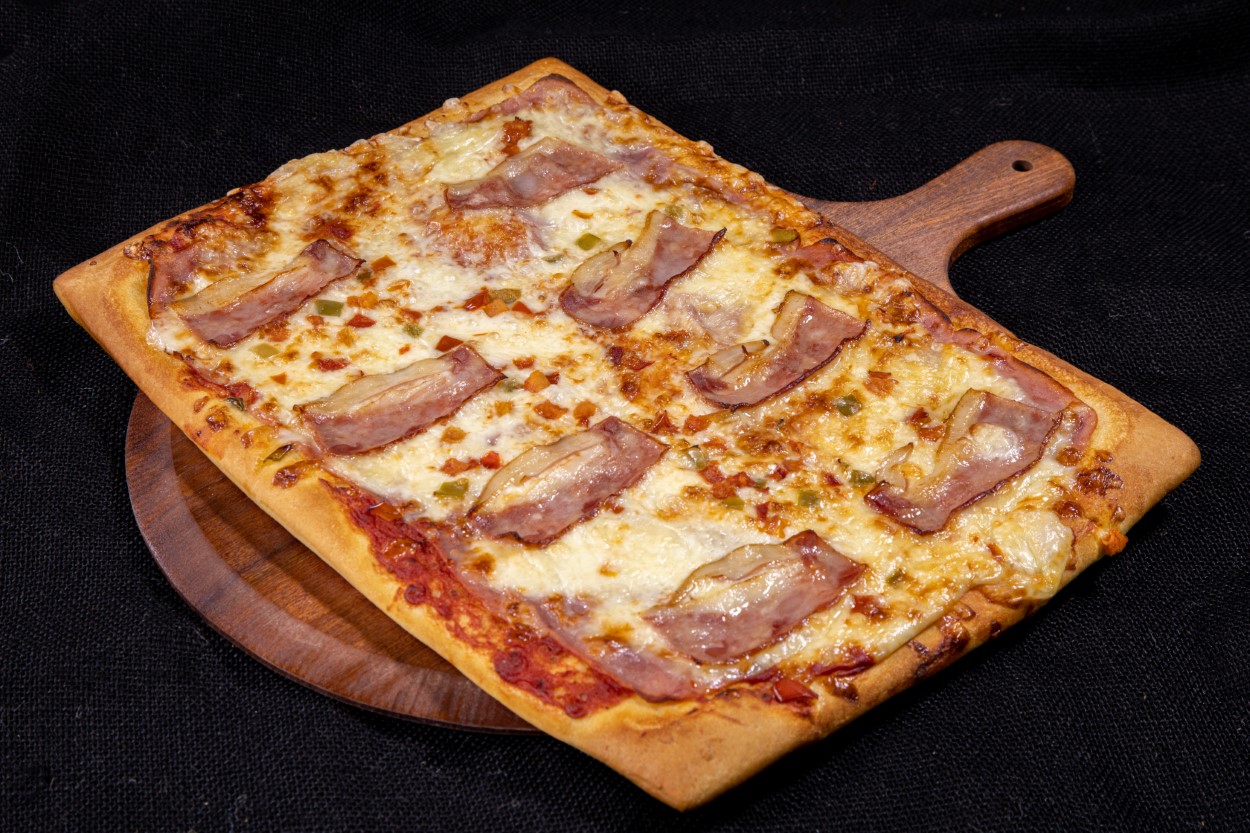 FAMILY-SIZE PIZZA