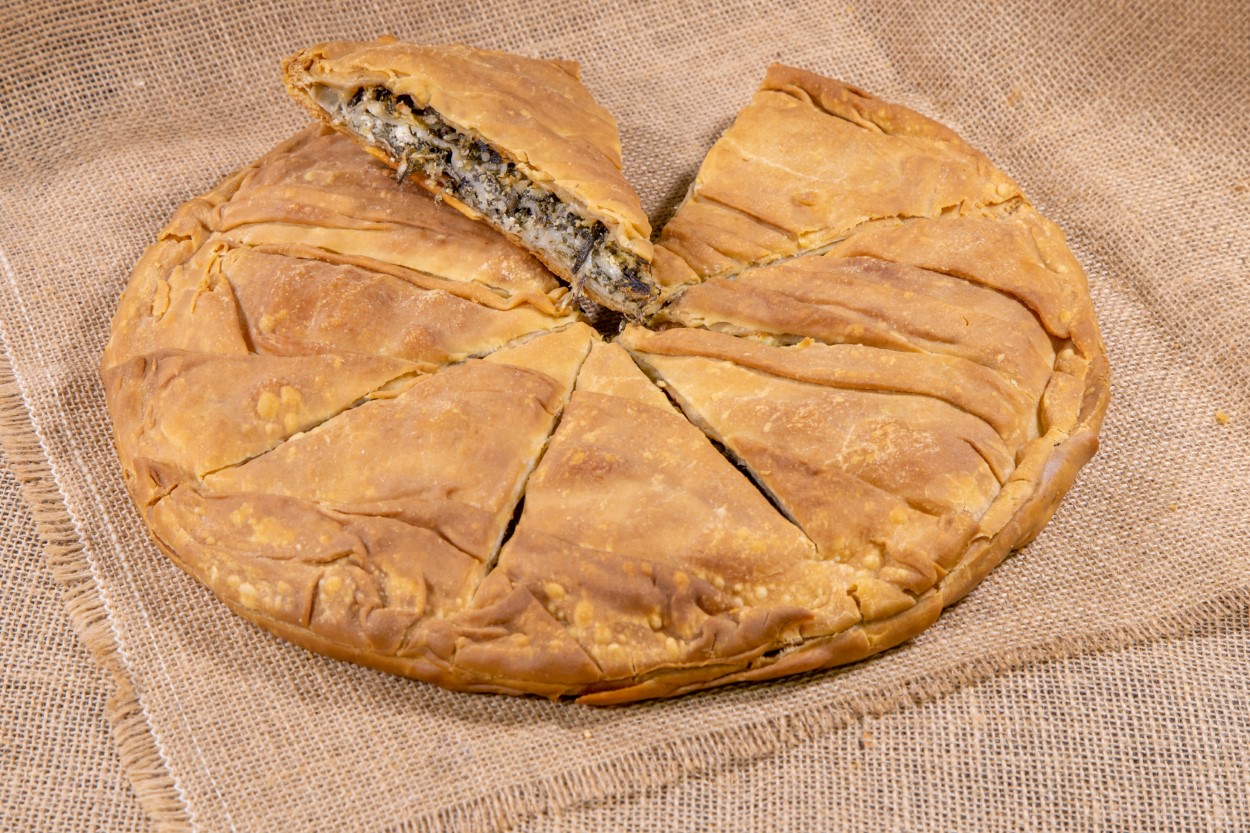 ROUND SPINACH & CHEESE PIE