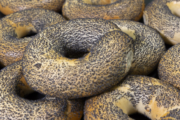 BAGEL WITH POPPY SEEDS